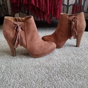 Unlisted by Kenneth Cole Film Star Cognac Womens bootie, Size 6 Wide. NW…